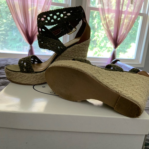 Steve Madden wedges - Picture 2 of 2